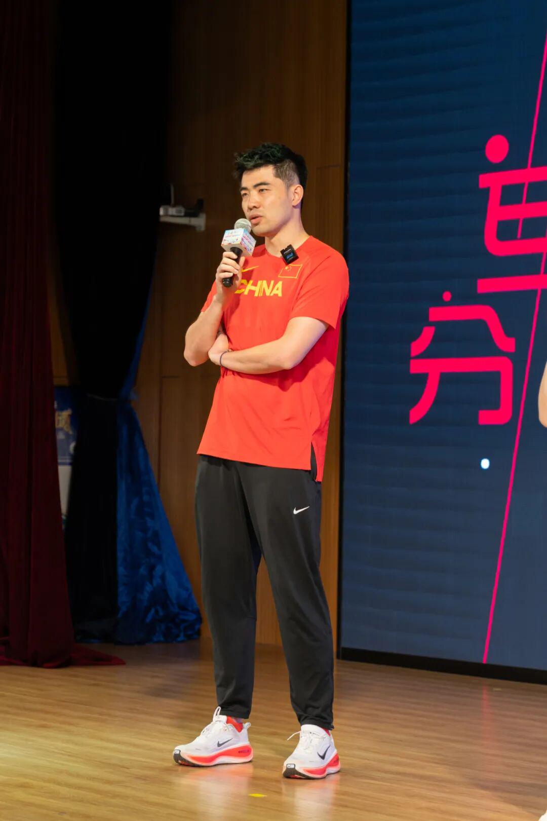 道伊尔高尔夫锦标赛第三轮单独领跑