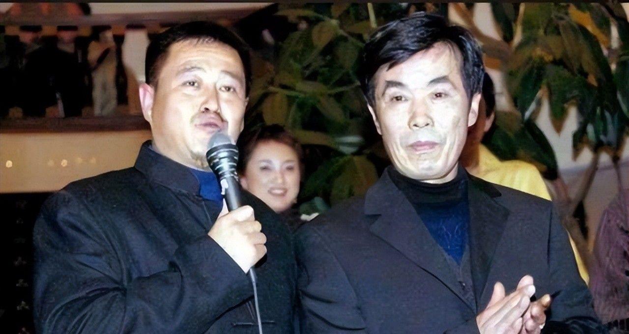 记者：费内巴切仍在和曼城谈阿克转会费，预计700万+150万镑