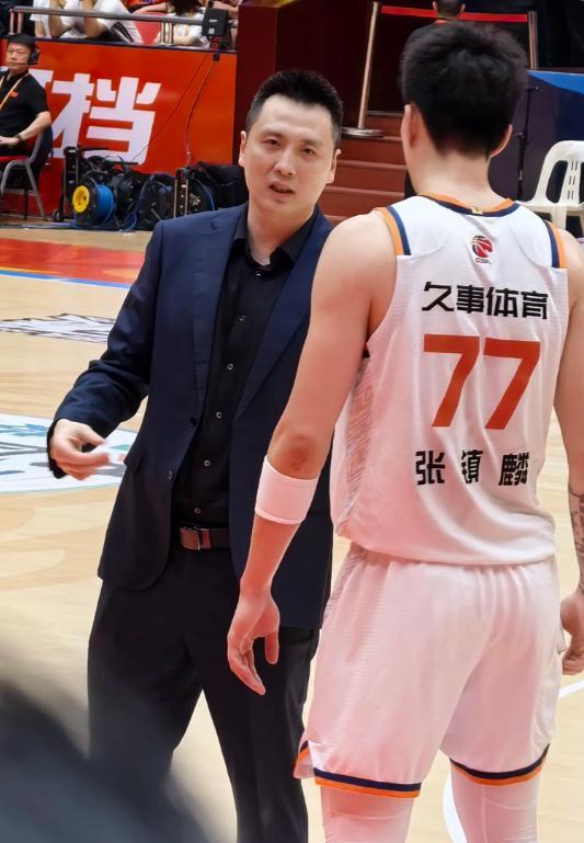 多兰要求球员季后赛禁欲10周？尼克斯53年首冠幕后故事曝光
