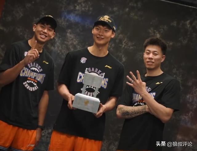 NBA球员齐聚青训营：朗多传授球商，欧文膝伤后首秀状态良好
