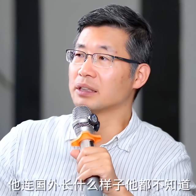 文班亚马垫脚躲过吹罚！布伦森脚踝90度反关节 美媒：明显的犯规