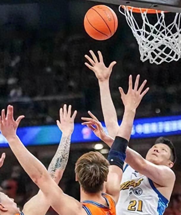 4年2.29亿！取关马刺！福克斯德不配位，波波维奇在下一盘大棋