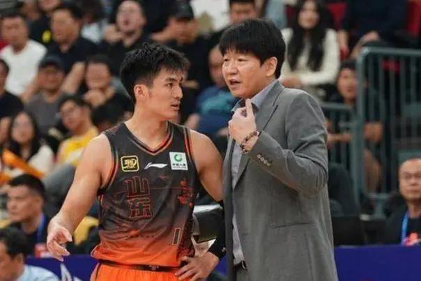 美媒扎心福克斯，米奇也被质疑！文班若想争冠，马刺要做出3改变
