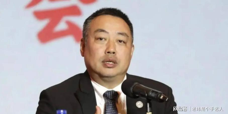 至于吗？马刺老板儿子社媒评论，提醒福克斯妻子即将卷铺盖走人