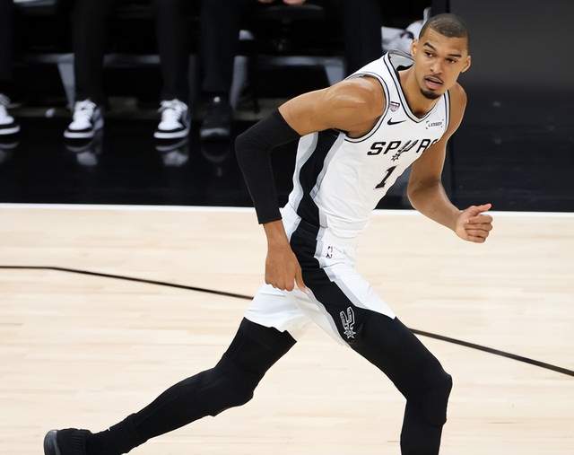 有布伦森就不怕落后！纽约客场再次逆转16分劣势，53年后首夺NBA总冠军！
