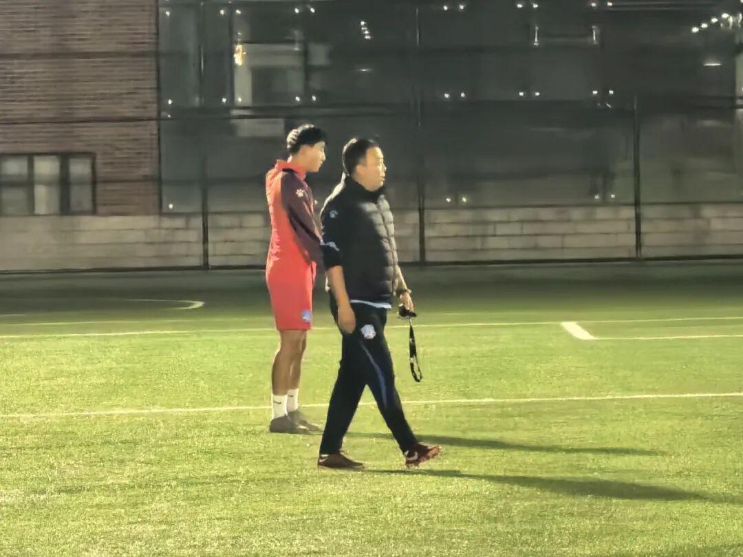 悟空体育为什么说尼克斯53年首冠>马刺5次捧杯？