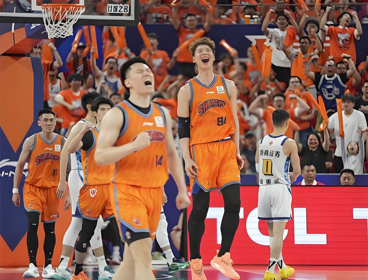 悟空体育库里发文祝贺前助教布朗：尼克斯53年首冠背后的师徒情