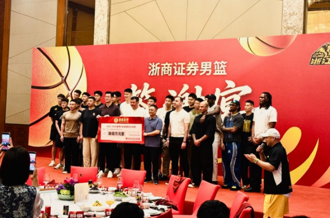 布伦森像科比？刘翔被质疑，步行街热帖看呆