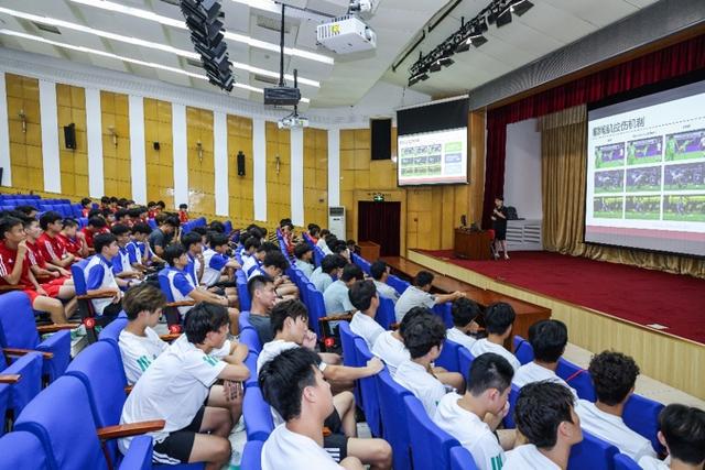 董路：中国人踢不了复杂足球！中国足球最大问题是训练与比赛脱节