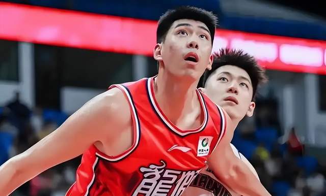 悟空体育东契奇又瘦了！与凯斯勒上演空接连线 诺天王导师观摩湖人训练